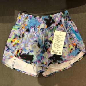 NWT Lululemon multicolour seawheeze tracker short size 6